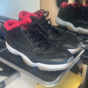 Jordan Men's Black and Red Athletic Shoes